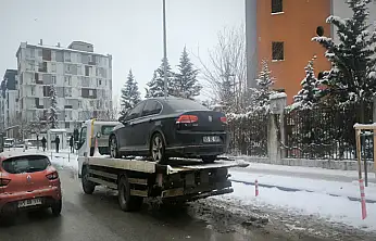 İpekyolu Belediyesi eşbaşkanı Uzunay'ın aracına haciz işlemi