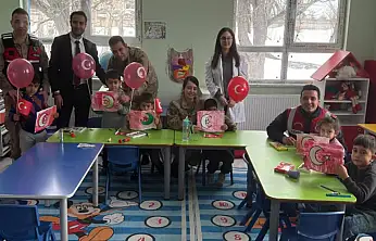 Jandarma miniklerle buluştu