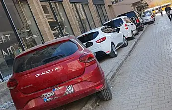 Kaldırımların otopark olarak kullanılmasına tepki