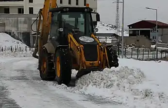 Kalecik Yeni TOKİ'de kar temizleme çalışması