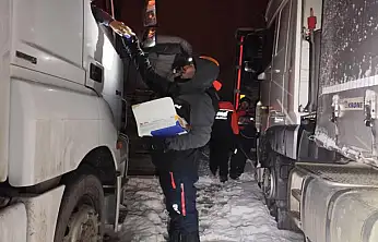 Kardan dolayı mahsur kalanlara kumanya desteği