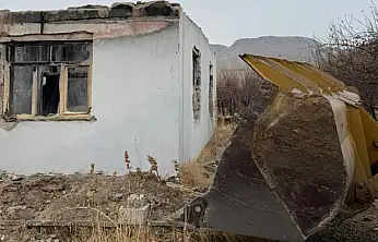 Karpuzalan Mahallesi'nde riskli yapı yıkıldı