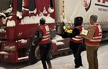 Kızılay'dan Tendürek Geçidi'nde sürücülere sıcak destek