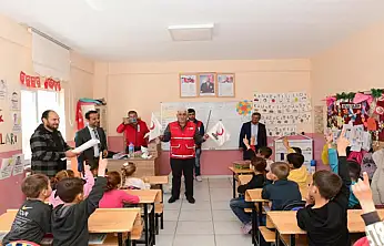 Kızılay'dan Van'daki öğrencilere anlamlı destek
