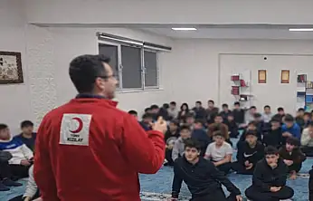 Kızılay gönüllüleri lise öğrencileriyle bir araya geldi