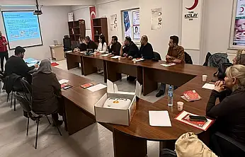 Kızılay Kan Merkezi personeline sertifikalı ilk yardım eğitimi