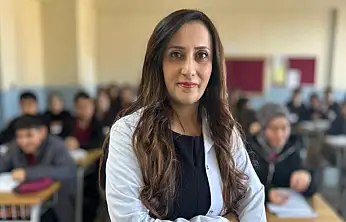 Koreceyi kendi çabasıyla öğrenen Vanlı öğretmen öğrencilerine ilham oluyor