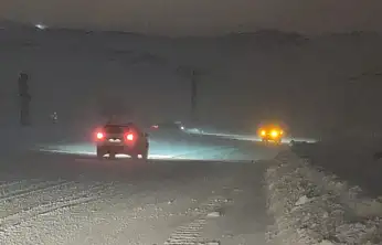 Kurubaş Geçidi'nde tipi etkili oluyor