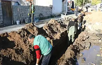 Latifiye Mahallesi'nde yağmur suyu hattı döşeme çalışmaları