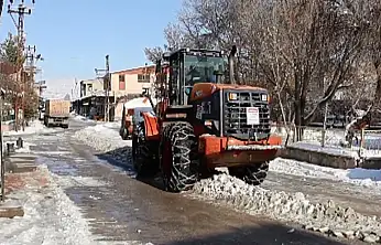 Marangozlar Sitesi'nde kar temizleme çalışması