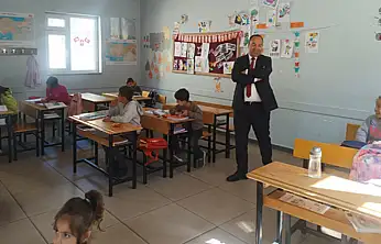 Müdür Deniz'den okul ziyareti