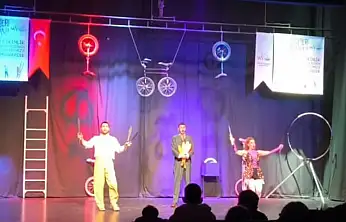 Öğrencilere yönelik kültürel etkinlik kapsamında akrobasi gösterileri düzenlendi