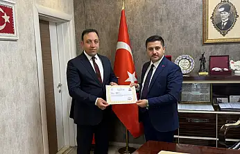 Özalp'ta vergi dairesi personeline başarı belgesi