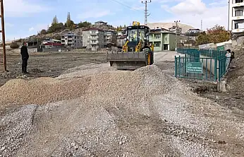 Patlayan su borusunun tahrip ettiği mahalle yolu onarıldı