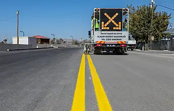 Sahil Yolu'nda yol çizgi ve yaya geçidi boyama çalışmaları başladı