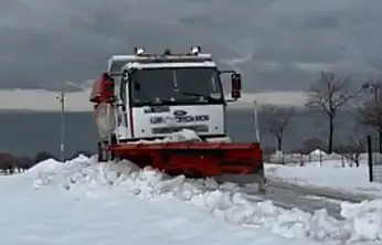 Sahilkent Mahallesi'nde kar temizleme çalışması