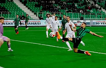 Sakaryaspor, Hatayspor'u 3 golle uğurladı
