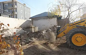 Şemsibey Mahallesi'nde ahır yıkımı ve enkaz temizliği