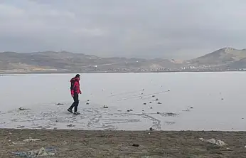 Sıhke Göleti'nin yüzeyi buz tuttu