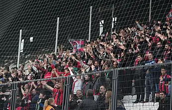 Taraftarlar, Vanspor'u yalnız bırakmıyor