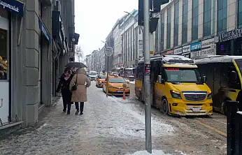 Toplu taşımada kış çilesi: Seferler yetersiz, araçlar tıka basa dolu