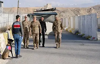 Tuğgeneral Avkıran, Gürpınar'da incelemelerde bulundu