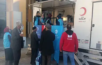 Türk Kızılay Van Şubesi'nden vatandaşlara sıcak çorba ikramı