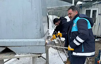 Tuşba Belediyesi'nden çöp konteynerlerine Bakım ve temizlik çalışması