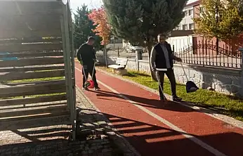 Tuşba'da parklarda temizlik çalışması