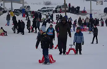 Van Abalı Kayak Merkezi çocuklarla şenlendi