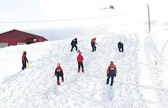 Van AFAD'dan Hakkâri'de hayat kurtaran çığ eğitimi