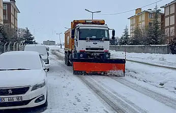 Van Büyükşehir Belediyesi ekipleri kar nöbetinde