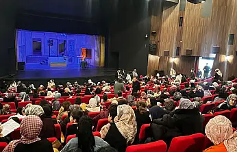 Van Büyükşehir Belediyesi'nden kadınlara özel tiyatro buluşması