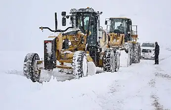 Van'da 363 yerleşim yerinin yolu kapandı