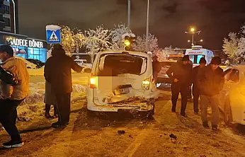 Van'da 4 aracın karıştığı kazada 4 kişi yaralandı