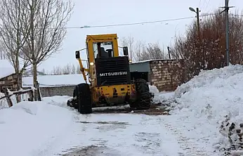 Van'da 76 yerleşim yerinin yolu kapalı