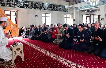 Van'da çığ faciasında hayatını kaybedenler dualarla anıldı