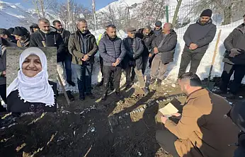 Van'da çığ felaketinde hayatını kaybeden kadın son yolculuğuna uğurlandı