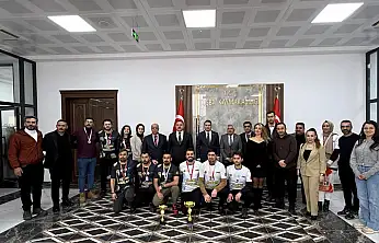 Van'da dereceye giren öğretmenler ödüllendirildi