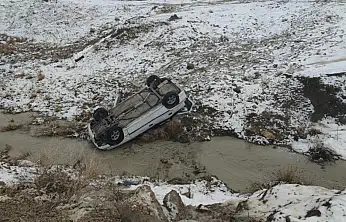 Van'da dereye uçan araçta 3 kişi yaralandı