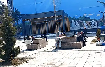 Van'da güneşli hava yüzleri güldürdü