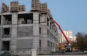 Van'da havalar buz kesti, inşaatlarda beton dökümü devam ediyor