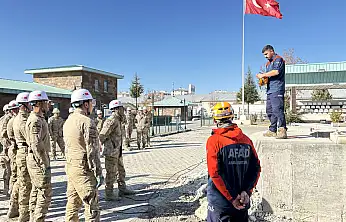 Van'da JÖH Ekiplerine arama kurtarma eğitimi verildi