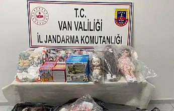 Van'da kaçak eşya ve gıda maddesi ele geçirildi
