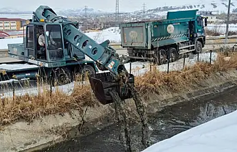 Van'da kanallarda biriken rusubat temizleniyor