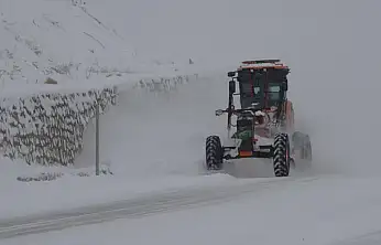 Van'da kardan dolayı kapanan 287 yoldan 89'u açıldı
