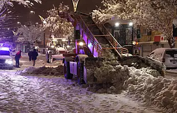 Van'da karla mücadele seferberliği: 240 araç ve 600 personel sahada