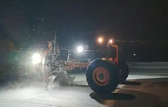 Van'da Kurubaş Geçidi'nde kar ve tipi ulaşımı olumsuz etkiliyor