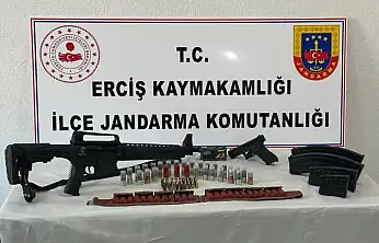 Van'da ruhsatsız silah ve fişek ele geçirildi