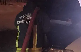 Van'da seyir halindeki otomobil alev aldı